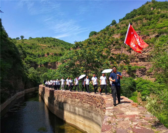 1532923596130700.jpg 重走紅旗渠,樂(lè)在途中_副本.jpg